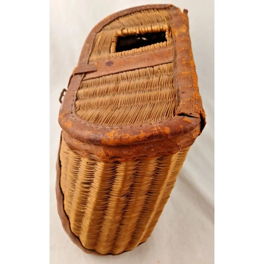 VINTAGE WICKER FISHING CREEL FLY FISH BASKET TROUT CREEL RUSTIC LODGE  Hong Kong